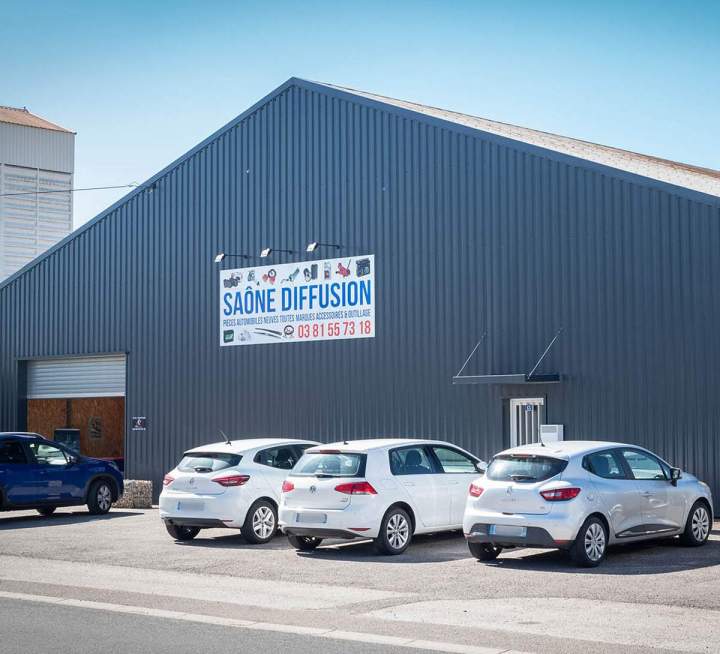 Vendeur de pièces automobiles à Saône