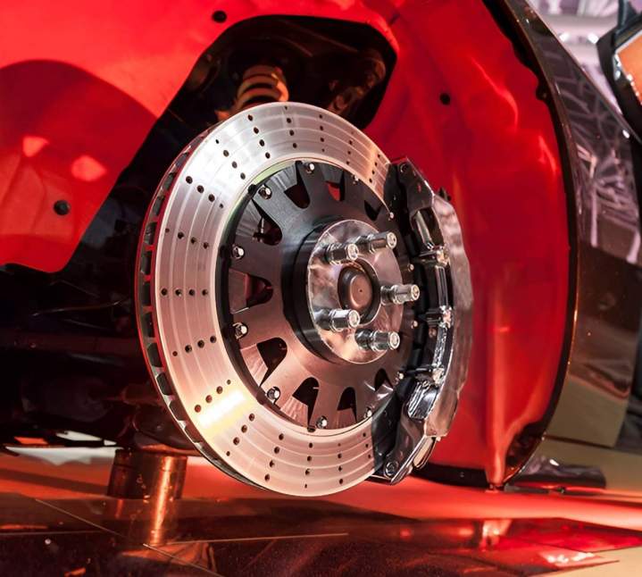 Des disques et des plaquettes de qualité pour un freinage efficace